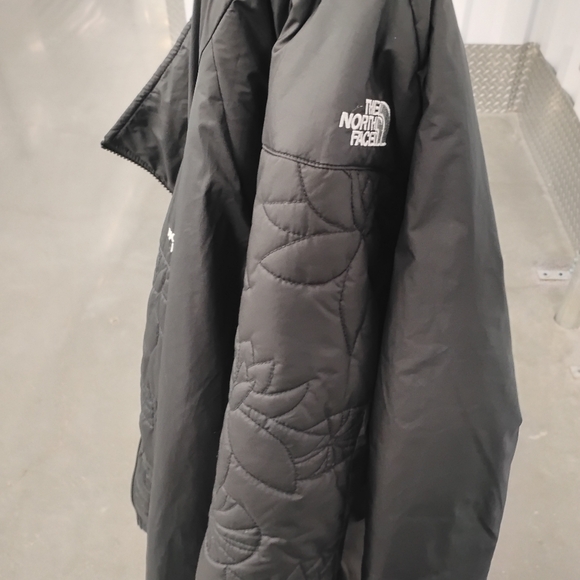 Women's North face down/ puffer jacket - Picture 3 of 8